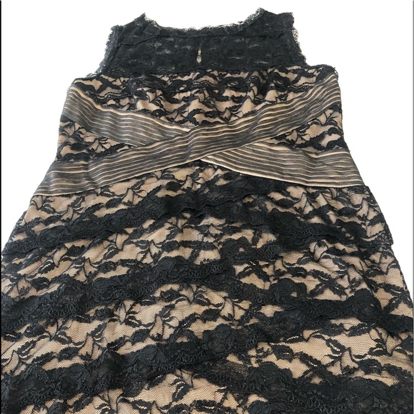 Beautiful women’s dress! - Picture 3 of 13